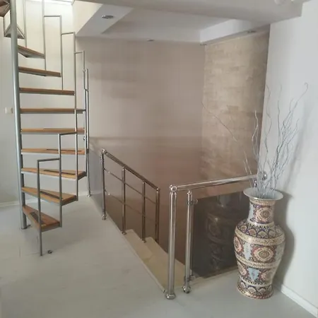 아파트 Duplex Flat With Terrace, In The Center. *