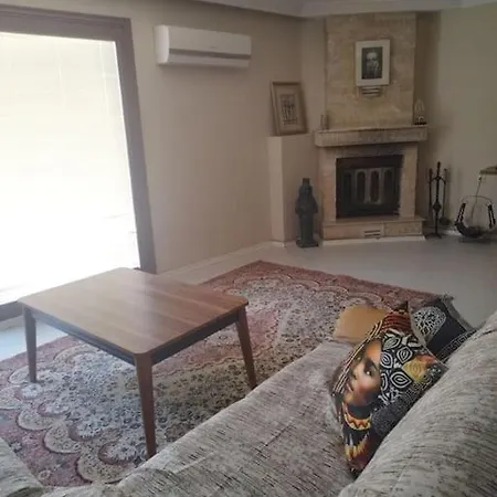아파트 Duplex Flat With Terrace, In The Center. 이즈미르